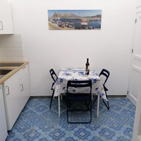 Vacanze Azzurra, Loredana E Trinacria Apartment *