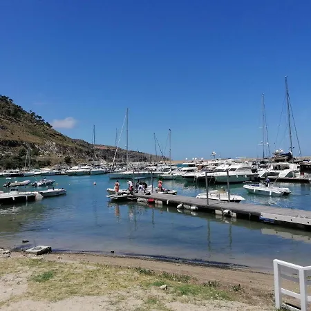 Vacanze Azzurra, Loredana E Trinacria